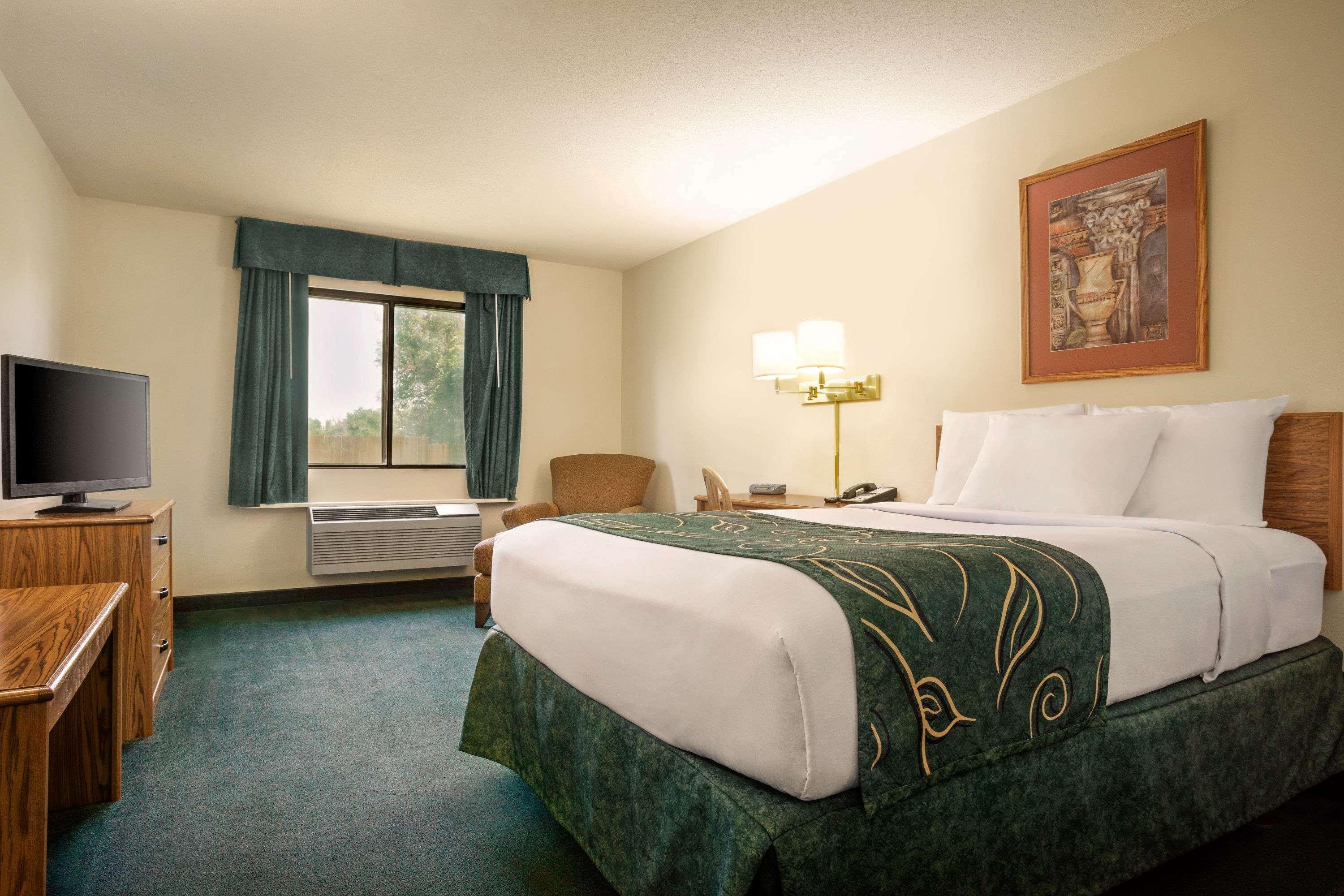 Travelodge By Wyndham Morrill Экстерьер фото