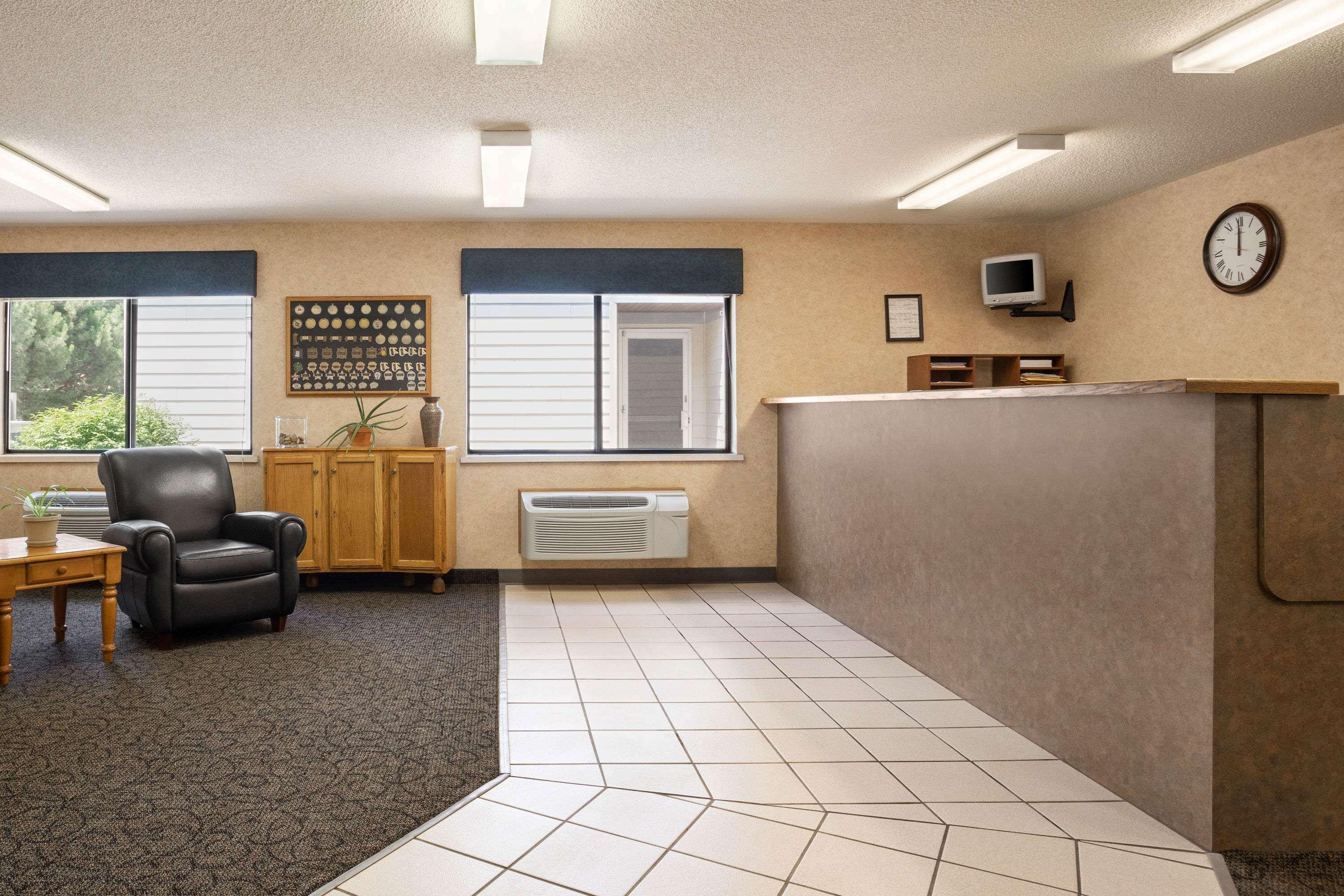 Travelodge By Wyndham Morrill Экстерьер фото