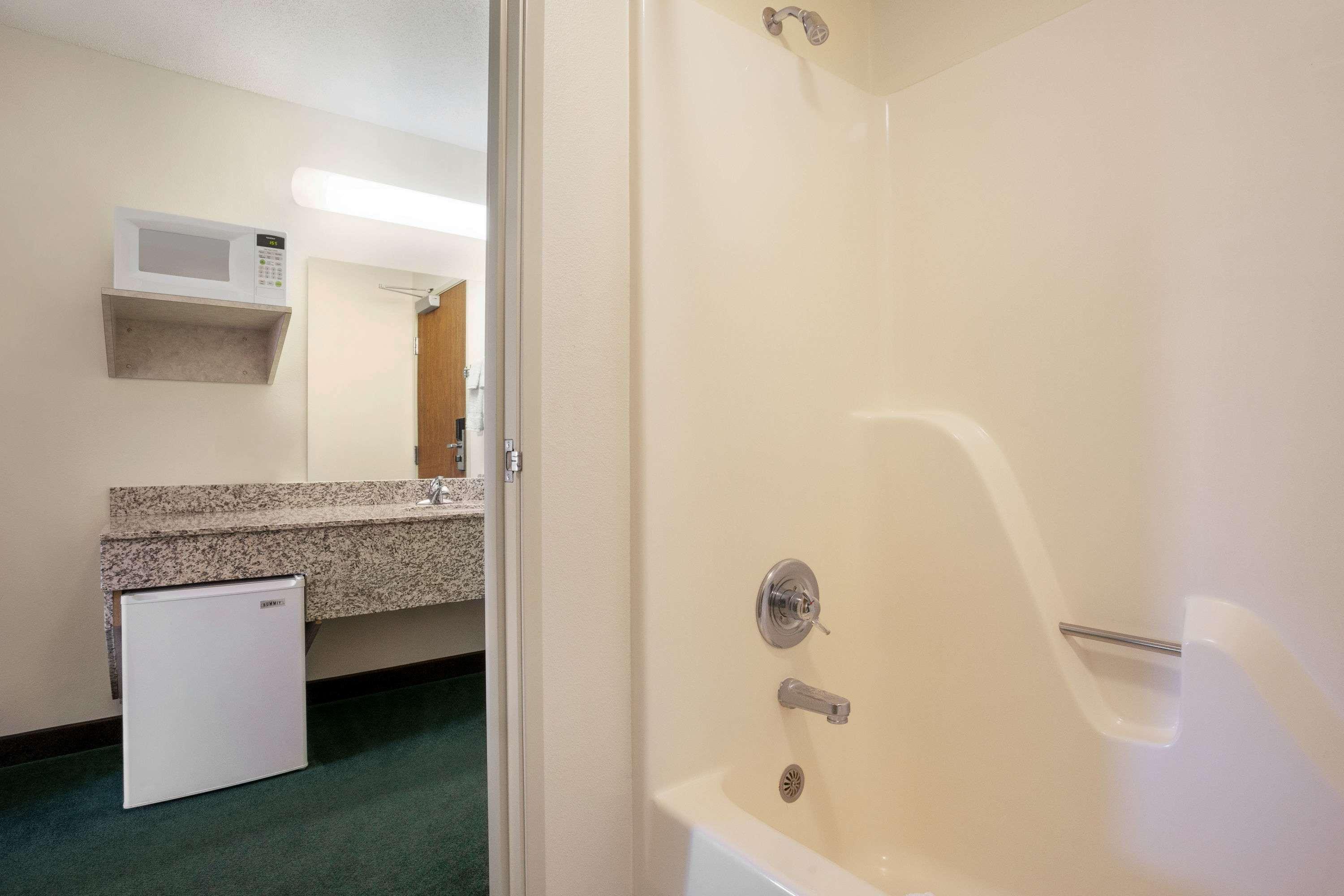 Travelodge By Wyndham Morrill Экстерьер фото